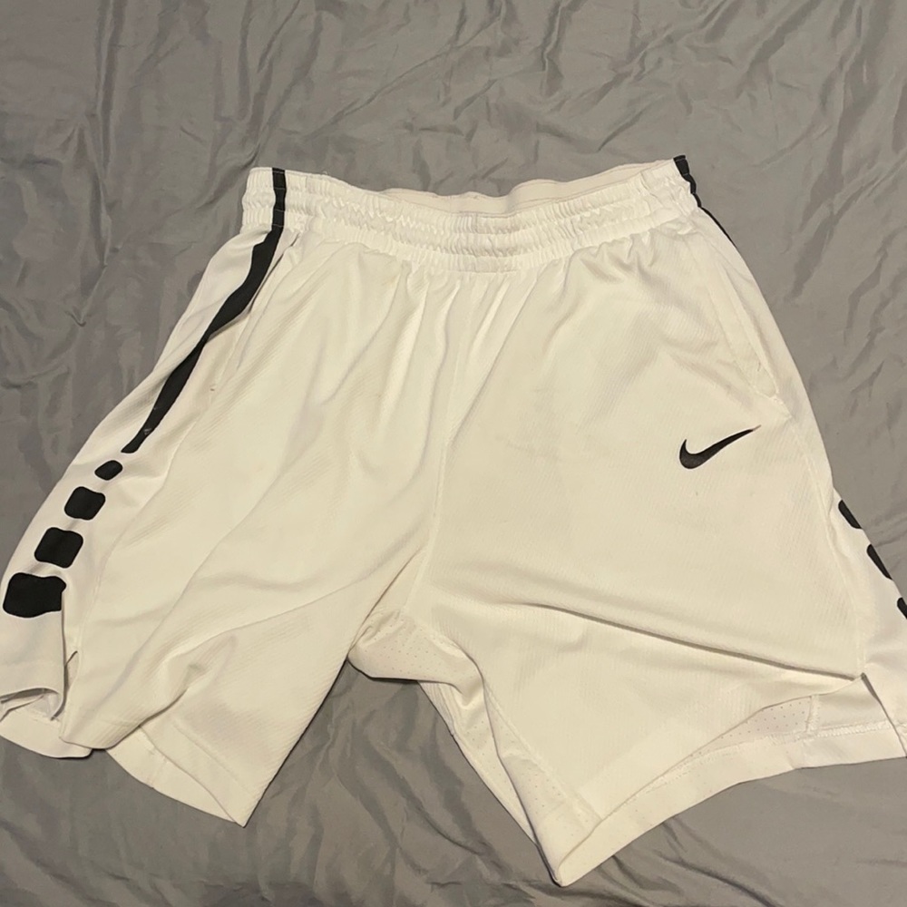 Men’s Nike elite shorts white